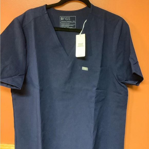 NWT FIGS Catarina one pocket blue scrub top Size 2x - Picture 2 of 4